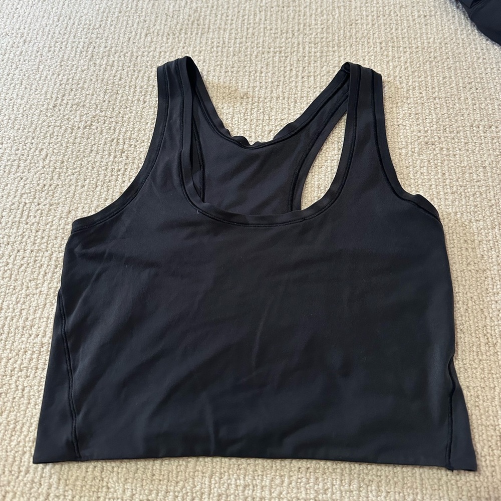 Lululemon wandermust scoop neck tank in black medium